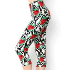 One Size Rose & Diamond Capri Leggings